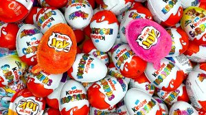 Сразу много игрушек и конфет! У нас и цветные Киндер Джои и несколько обычных Киндеров и даже Максы!