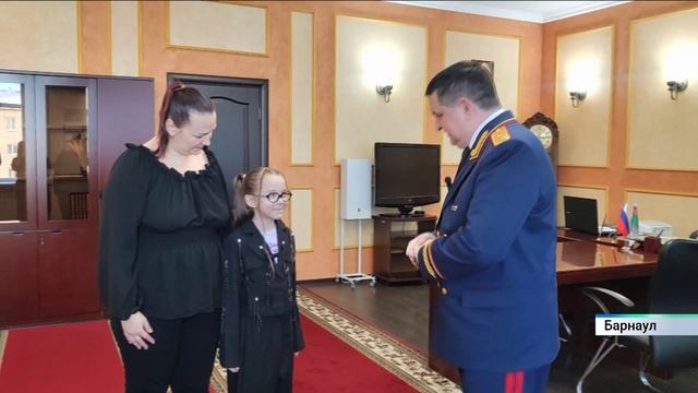 Генерал-майор юстиции Игорь Колесниченко исполнил мечты двух юных жительниц Алтайского края смотреть онлайн