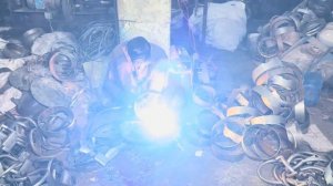 Кустарное производство газовых баллонов. Пакистан