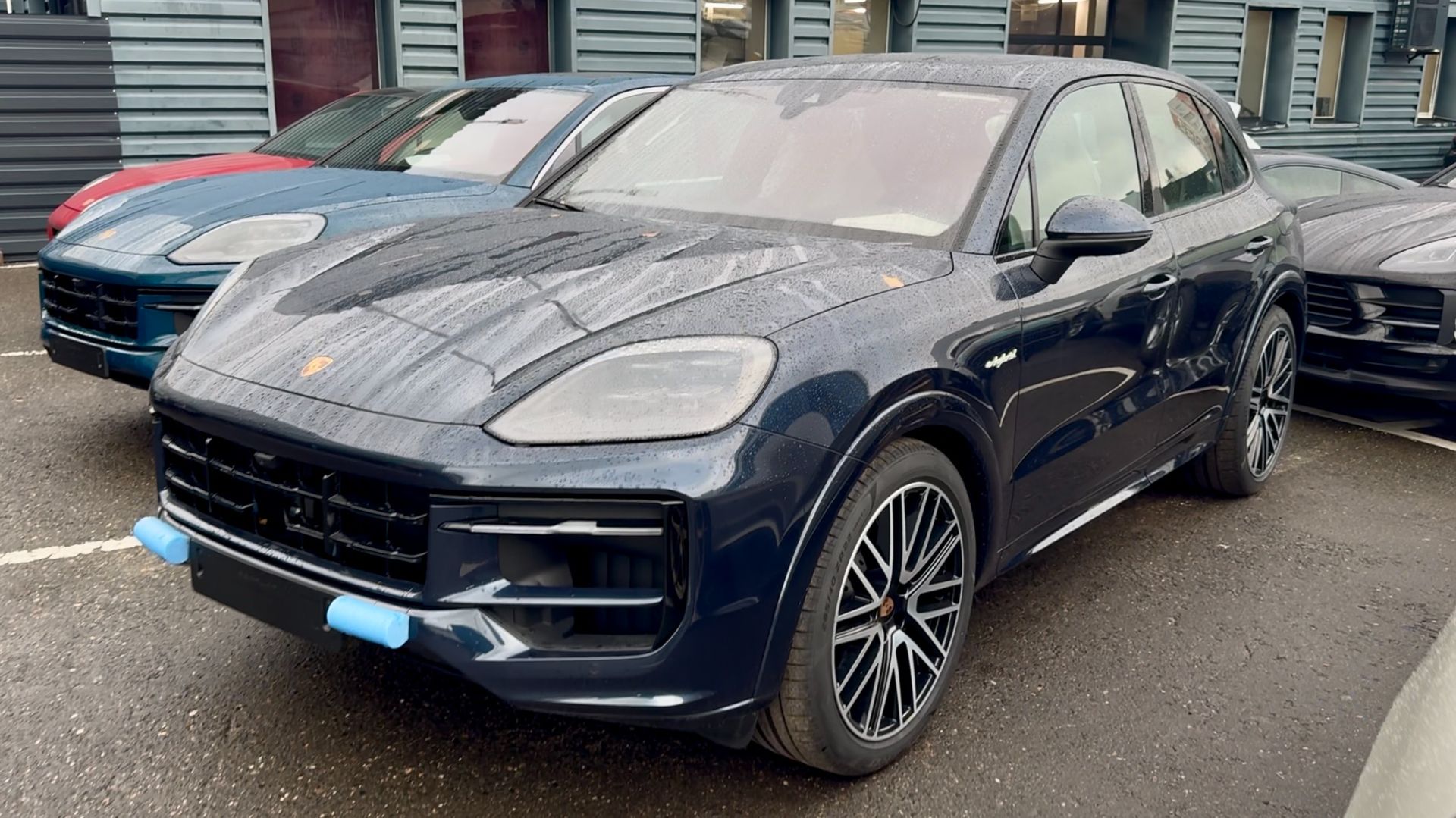 Porsche Cayenne E-hybrid 2025 Algarve Blue/Mojave Beige