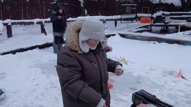 Зарыбление водоёма, поимки форели на активные и посивные снасти. смотреть онлайн