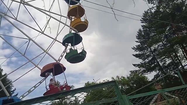 Прогулка по парку часть 2 и аттракцион смотреть онлайн