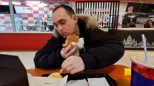 встретили крутого парня Монсона!бургер залетел на ура