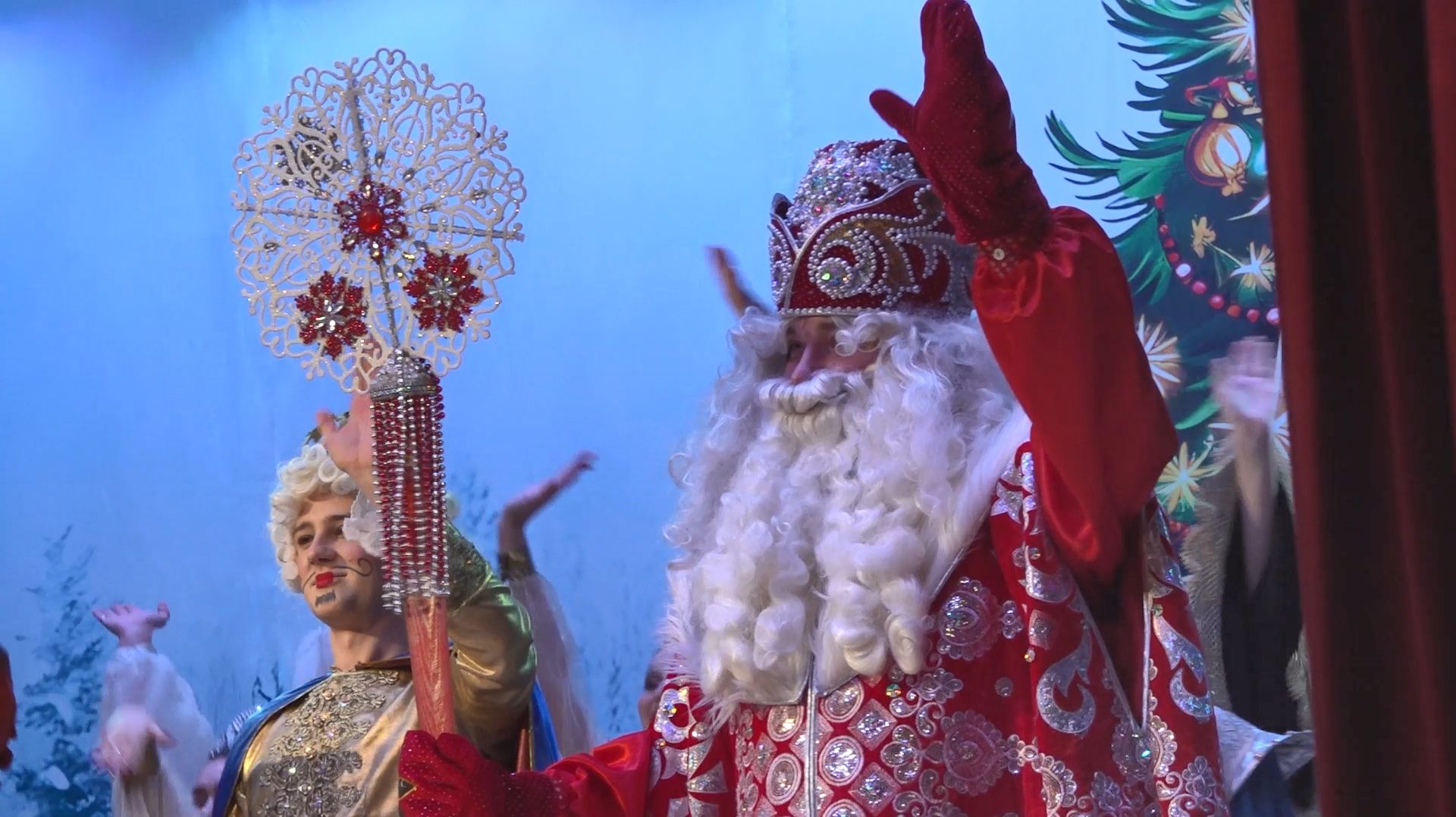 Артисты Гортеатра порадовали юных зрителей Анапы сказочным представлением в канун Рождества Христова смотреть онлайн