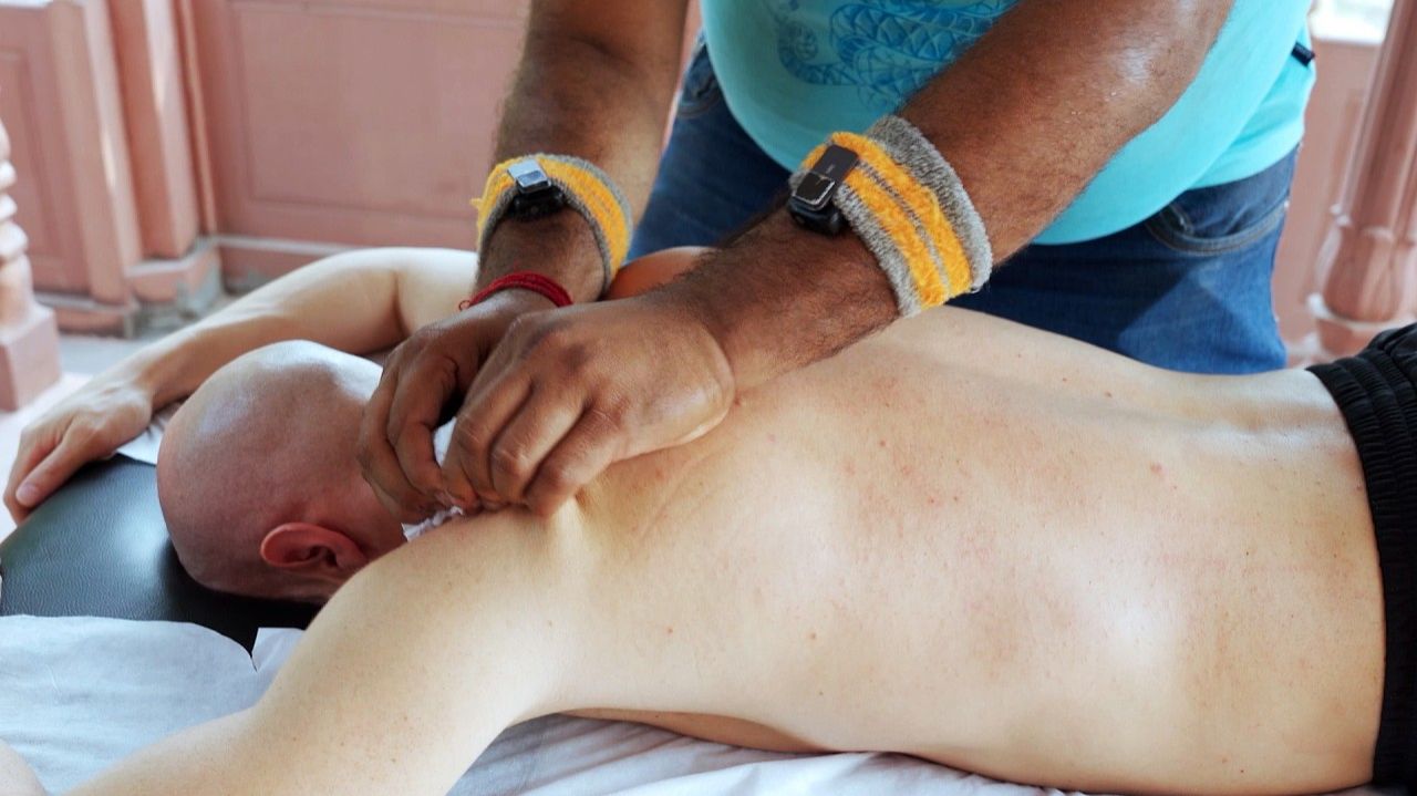 Back Massage with Joint Cracking： Shamboo's Unique Treatment with ASMR Sounds 🎧 смотреть онлайн