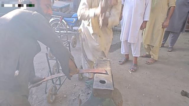 Ремонт грузовика без сна, покоя и техники безопасности. Пакистан смотреть онлайн