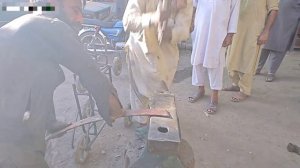 Ремонт грузовика без сна, покоя и техники безопасности. Пакистан