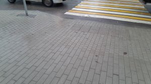 Устройство понижений на тротуарах с применением камней мощения