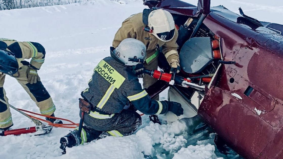 Два человека погибли при падении вертолета в Пермском крае смотреть онлайн