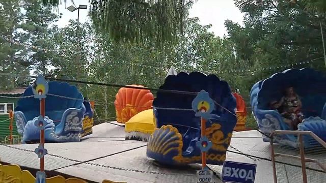 Прогулка в парке и катание на аттракционов смотреть онлайн