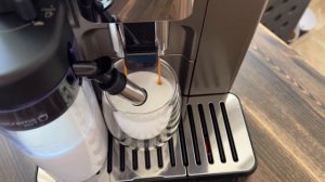 Такой КОФЕ я еще не пила! Обзор на КОФЕМАШИНУ Delonghi Eletta E