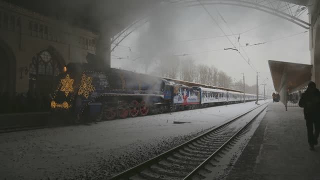 Рождество в Петергофе 2026 г. Поезд Деда Мороза смотреть онлайн