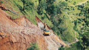 Мы сильно рисковали, строя эту горную дорогу | Видео о работе экскаватора | Планета экскаваторов