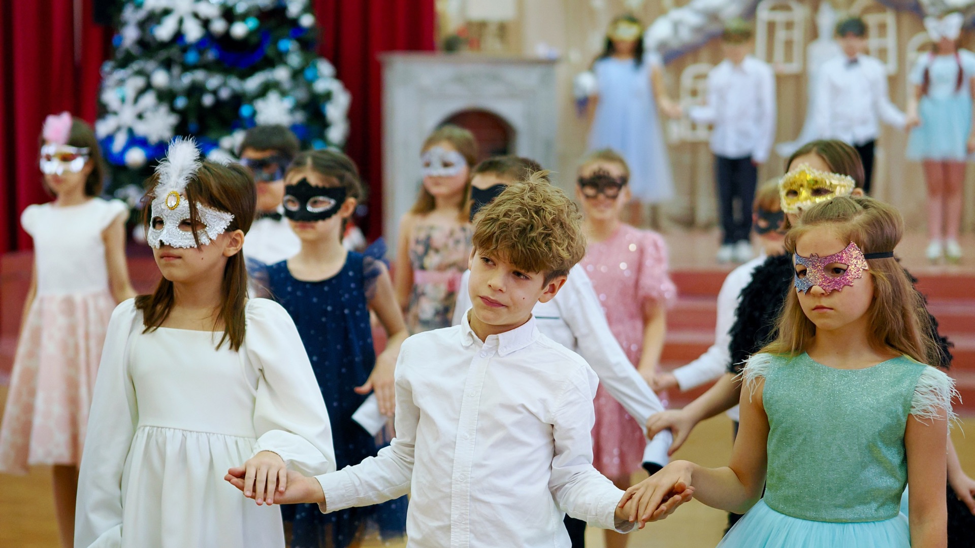 Новогодний бал по сказке Снежная королева смотреть онлайн