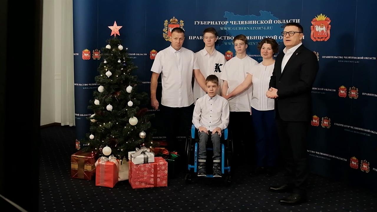 В рамках акции "Елка желаний" исполняются мечты детей. смотреть онлайн