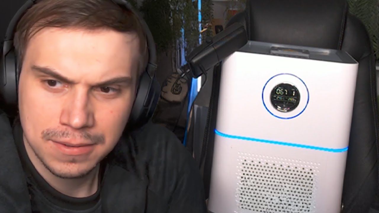 ГЛЕБ РАСПАКОВЫВАЕТ МИНИ-ХОЛОДИЛЬНИК и НОВЫЙ ПЫЛЕСОС / НОВОГОДНИЕ ПОДАРКИ | Sasavot смотреть онлайн