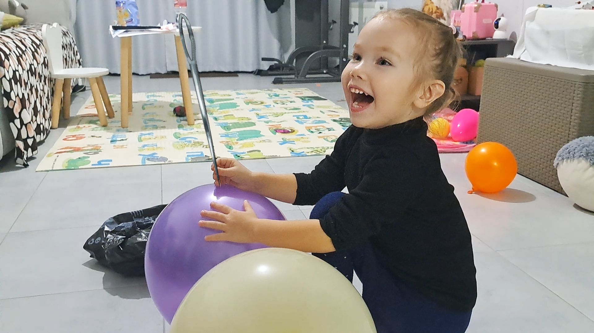 Лопаем воздушные шарики смотреть онлайн