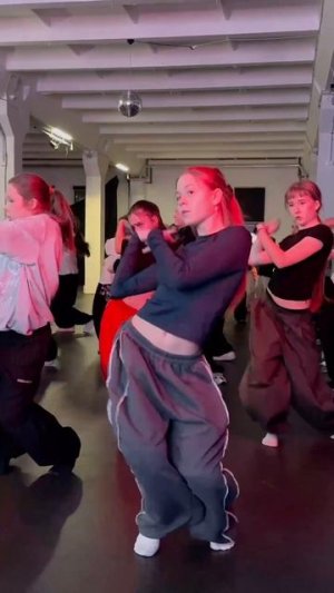 ТАНЦЕВАЛЬНЫЕ ДНИ ОТ «ПИТЕРСКИЙ ДВИЖ» подробнее в ТГК ВИТАМИНЬОН