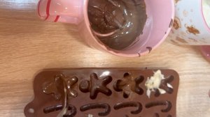 Делаем новогодний шоколад. Шоколад с детьми своими руками.