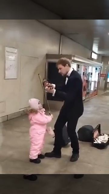 Музыкант в метро 👍 смотреть онлайн