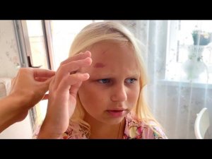 ВЛОГ У Алисы рана на лбу ВОТ ТАК Алиса готовится к школе! Готовлю индейку! Я ПРИБОЛЕЛА!
