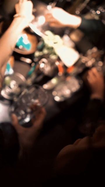 Рождественский вечер — отличный повод вспомнить наш предновогодний интерактив по созданию коктейлей