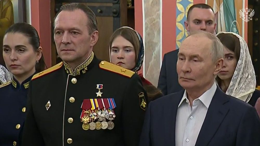 Путин посетил рождественское богослужение в храме великомученика Георгия Победоносца в Подмосковье смотреть онлайн