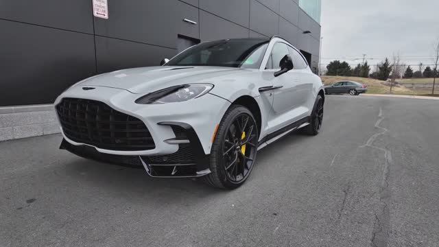 Aston Martin DBXS 2026 года смотреть онлайн