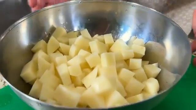 Потрясающие Щи из Квашенной Капусты. Как приготовить самые вкусные Щи. Рецепт супа в Гостях у Вани!! смотреть онлайн