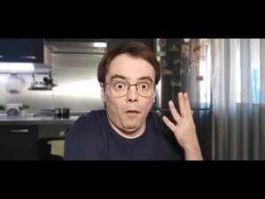 Она на меня напала..