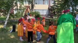 Троицу гуляем — лето встречаем