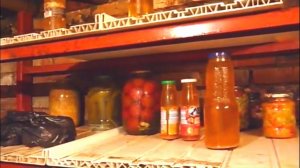 Погреб своими руками - самый простой.  Устройству погреба на даче для хранения овощей зимой