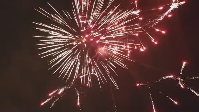 Взрываем люсткугели Салют Фестивальные шары 2.5 ,3 ,4 микс эффекты. Профессиональная пиротехника. смотреть онлайн