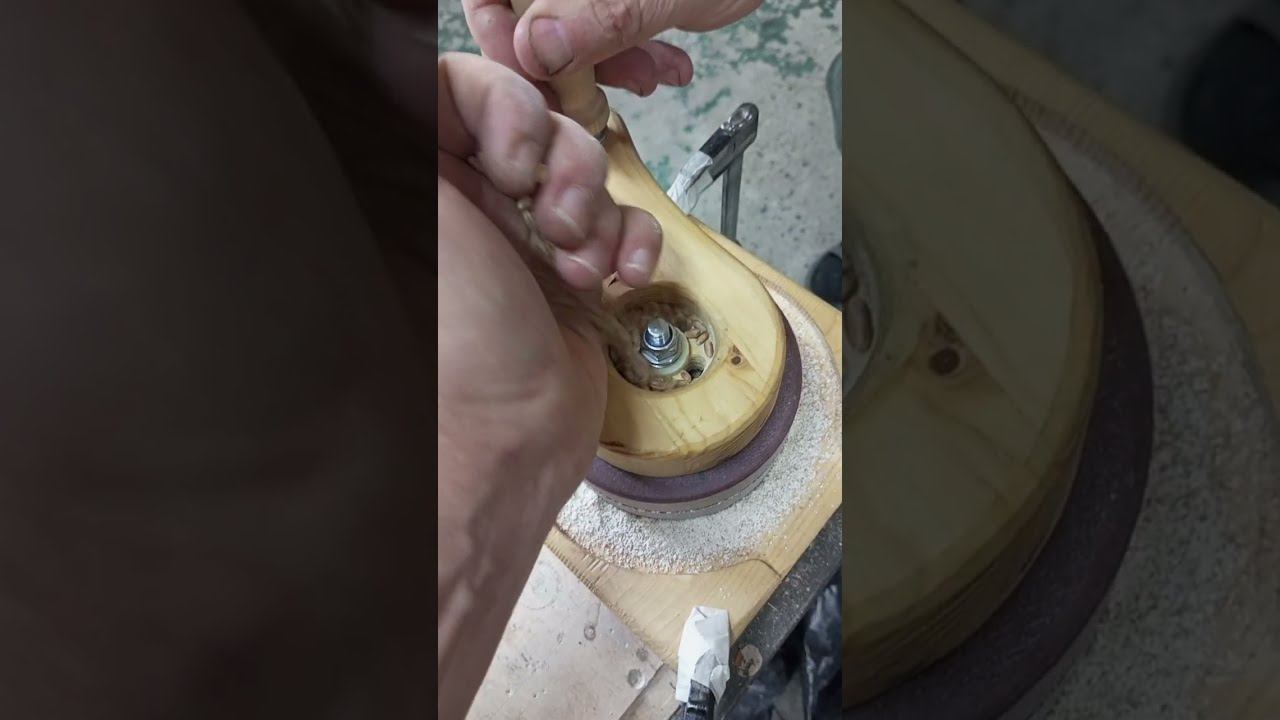 Жерновая ручная маленькая мельница мукомолка из натурального жернового камня кварцит смотреть онлайн