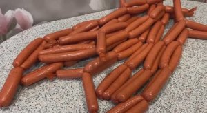 Сосиски домашнего приготовления говяжий фарш +куриный.
