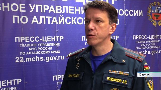 Помощь спасателей потребовалась водителям, попавшим в снежный плен минувшей ночью смотреть онлайн