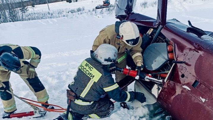 МЧС: при падении вертолета в пермском "Ашатли-парке" погибли двое смотреть онлайн