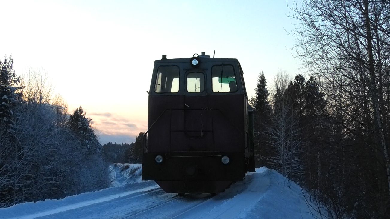 Алапаевская УЖД. ТУ6А-2896 с пригородным поездом Синячиха - Строкинка смотреть онлайн