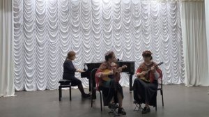 дуэт домр Дворниченко Ирина и Турченко Екатерина «Зачем тебя мой милый я узнала» В.Городовская