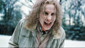 Длинноногий мужчина с БЛЕДНЫМ ЛИЦОМ делает ЖУТКИХ КУКОЛ и избавляется от целых семей [красткий пере]