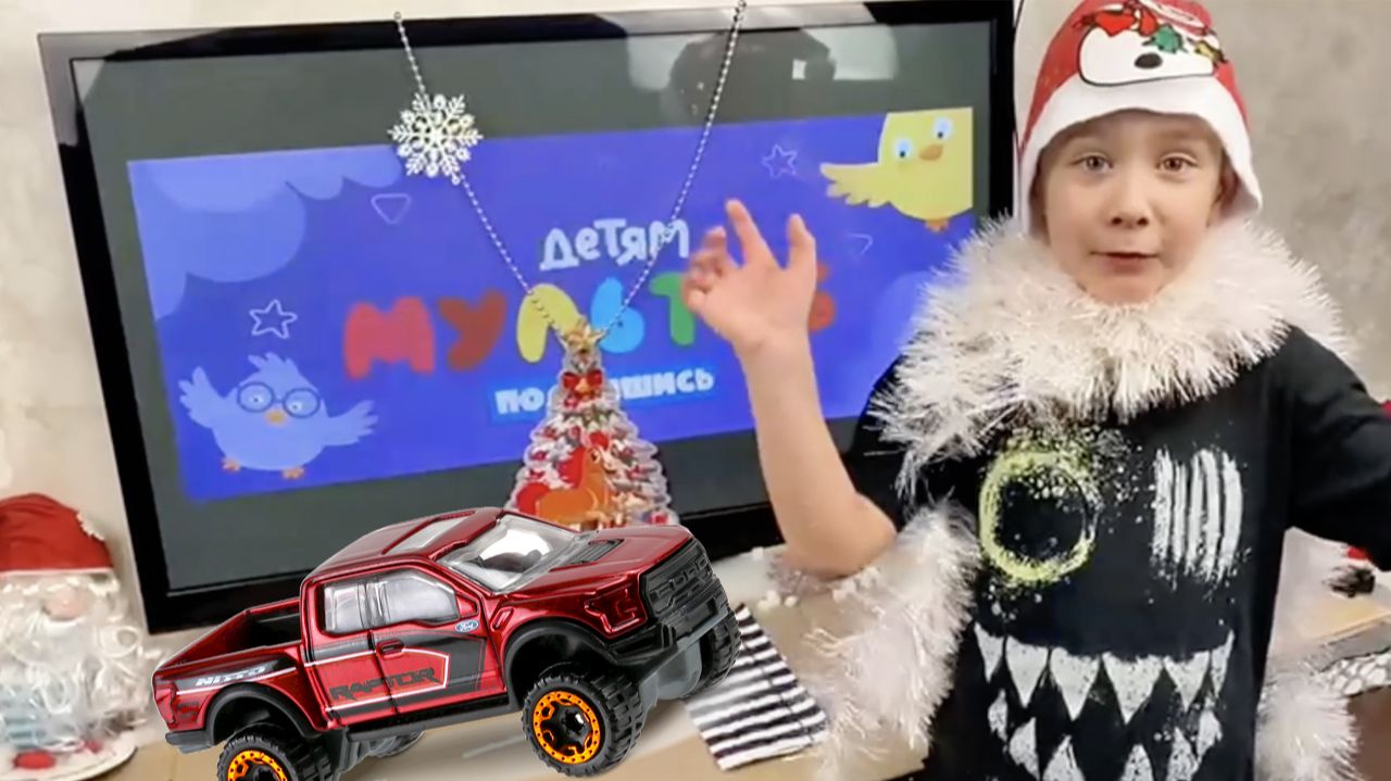 Мультики для детей. Окей Гордей смотрит машинки в коробке и скатывает их с горки. Мультики Малышам смотреть онлайн