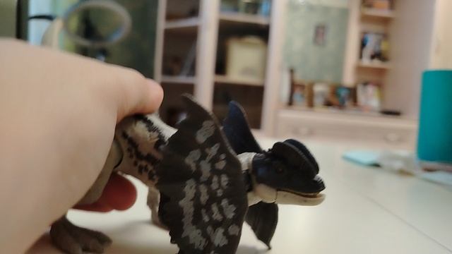 Дилофозавр от фирмы Mattel