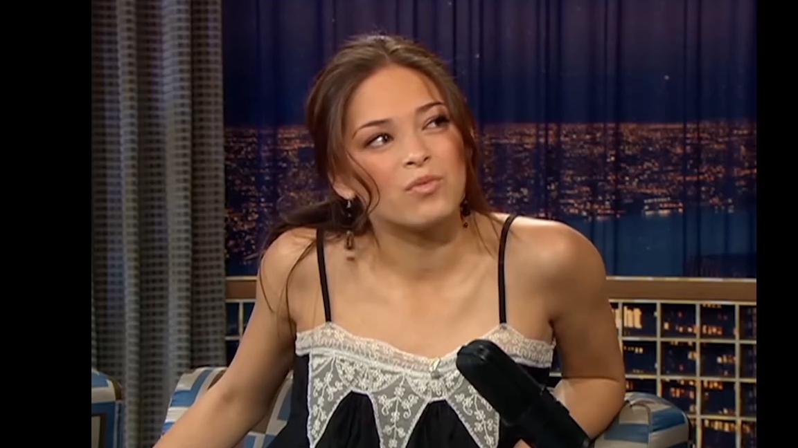 Кристин Кройк сравнивает канадцев и американцев | «Поздний вечер с Конаном О’Брайеном» смотреть онлайн