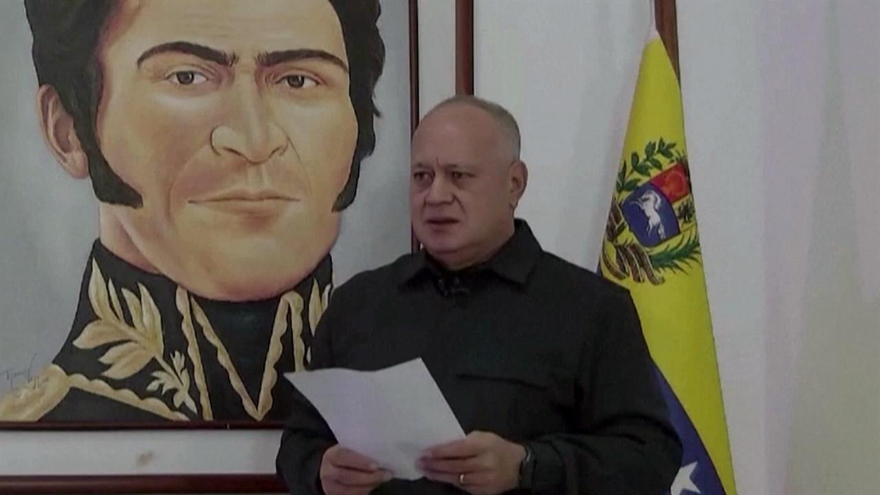 Глава МВД Венесуэлы заявил о ста погибших в результате атаки США. смотреть онлайн