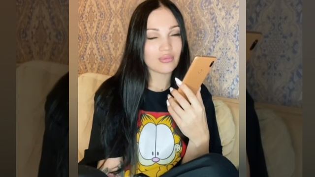 Алиса звонит психологу смотреть онлайн