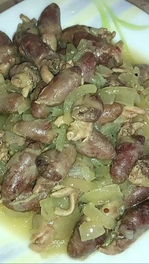 Рецепт вкусных куриных сердечек с луком