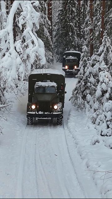 ЗИЛ 157 и ГАЗ 63. Легендарные советские грузовики. смотреть онлайн