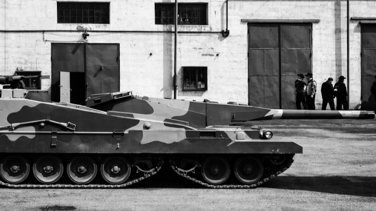 Последний супертанк СССР с 4 гусеницами, мог похоронить НАТО смотреть онлайн