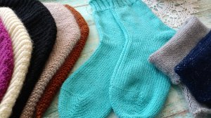 Много готовых работ. Мои первые носки на машине 🤗