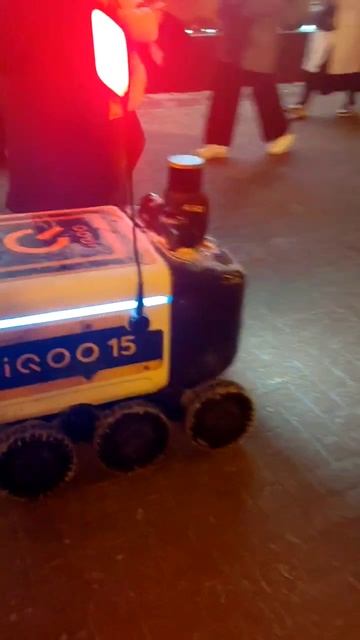 Робот доставщик в Москве смотреть онлайн